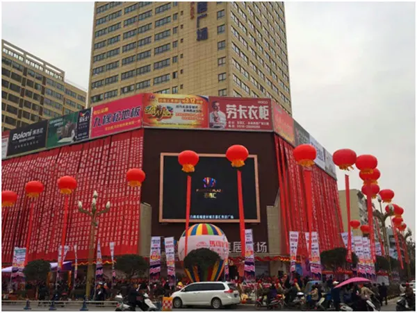 10部自动扶梯,2部客梯,全中央空调系统,硬件设施领先汉中家居商场;集