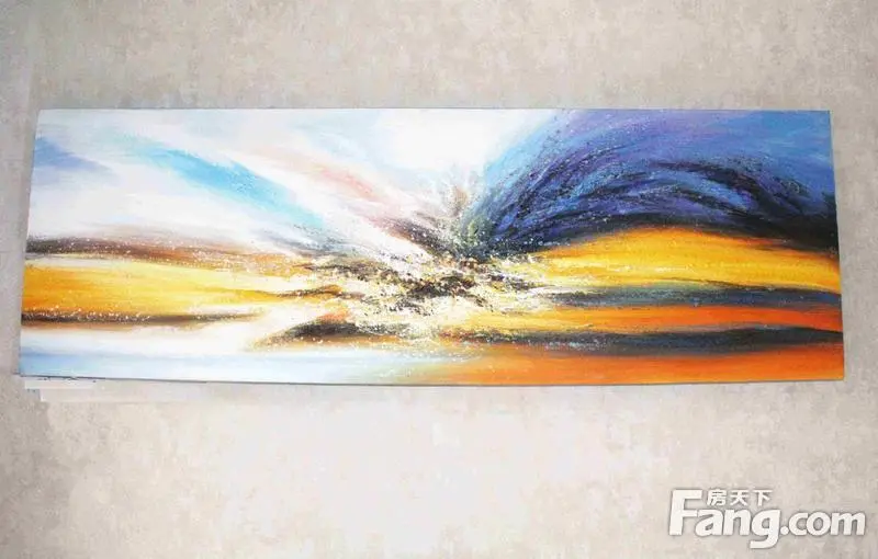 一进门小编就被这幅抽象画所吸引,日出?日落?蓝天?大海?