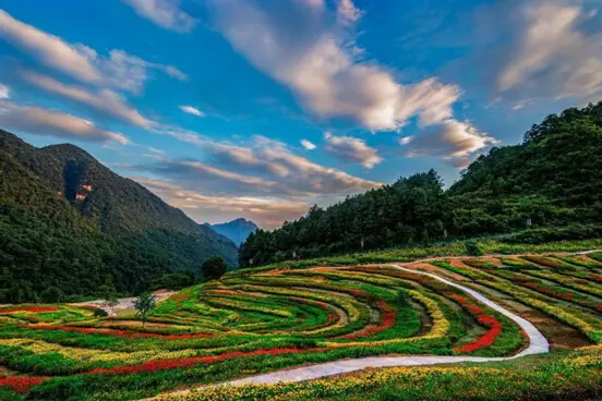 万盛百花谷旅游度假区开业在即 雍山谷玩乐地图添新景点