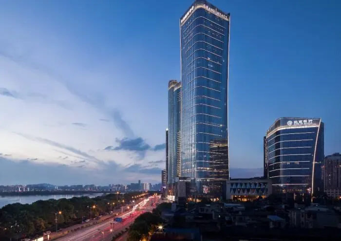 远红 遇见 君悦红 带您揭秘华远首个超五星酒店