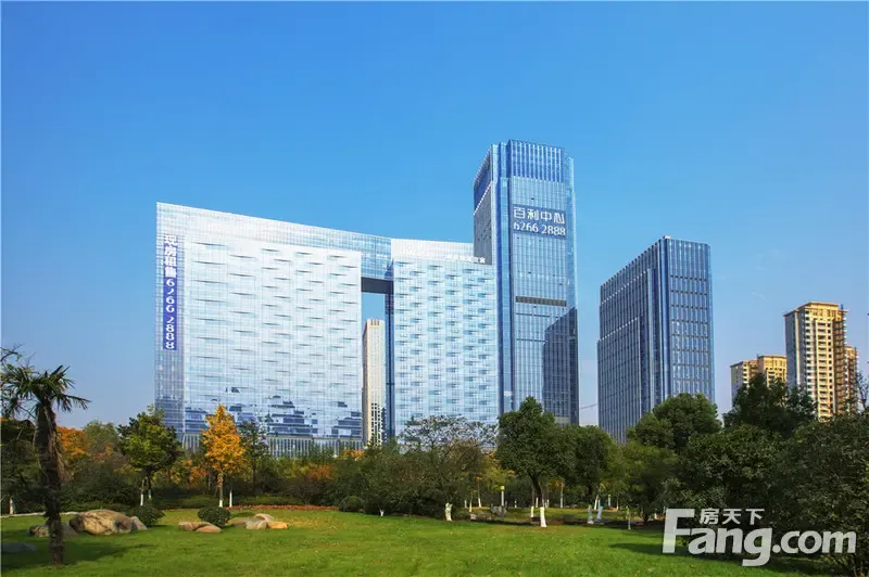 政商汇聚巅峰论道 2018天鹅湖金融商务区高峰