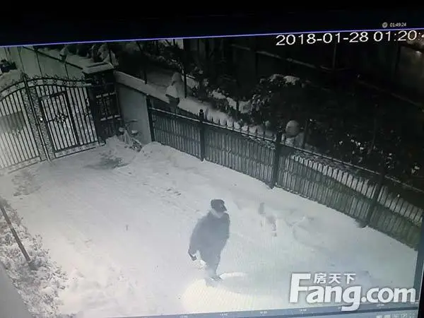 【兴合物业看不见的服务 】迎风扫冰除雪，愿您出行平安