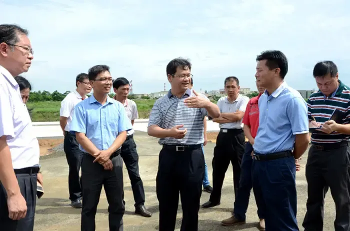 王再华主任率队到铁路工厂站和钢铁配套产业园调研