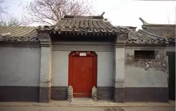 墙垣式门6,垂花门:是四合院中一道很讲究的门,它是内宅与外宅(前院)的