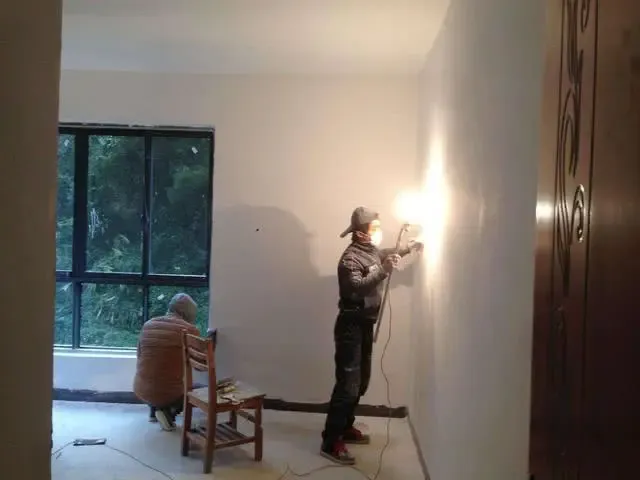 刮腻子千万注意这5点工人没做好别给钱不然墙面天天落灰空鼓