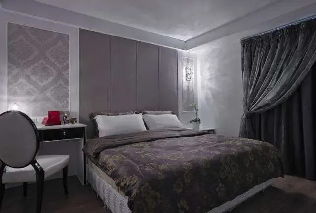 第二种是灰色,这里的灰色是高级灰,灰色可以说是很经典的颜色了,不光