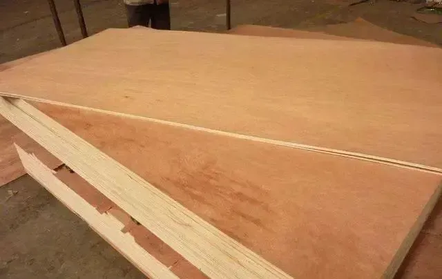 橱柜建议用不锈钢的,板材的容易发霉变形