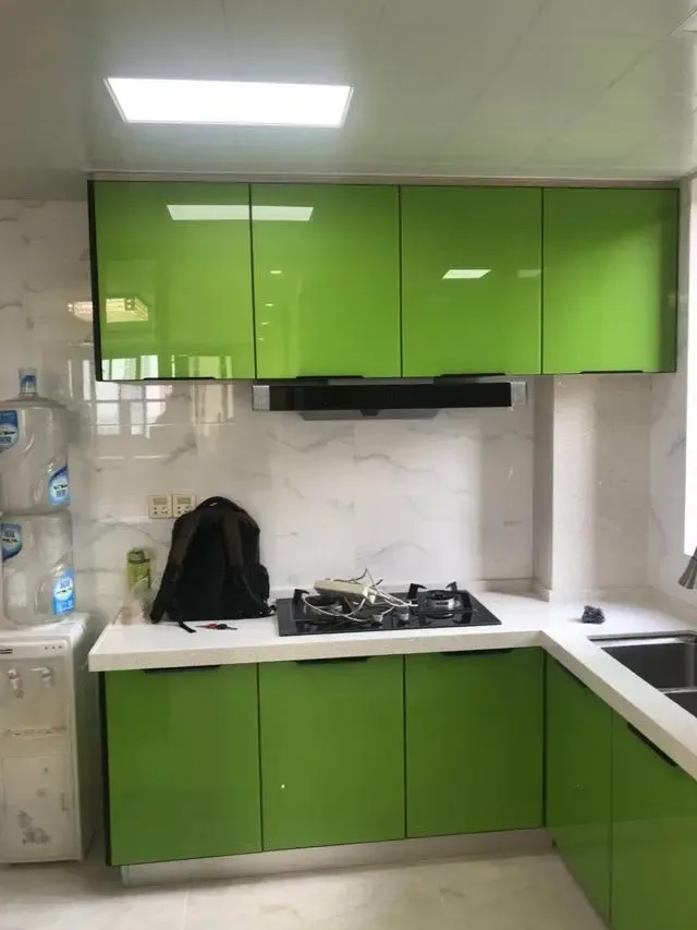 开放式厨房为家庭的空间增添色彩,很是满意,油烟机和灶具是公司指定